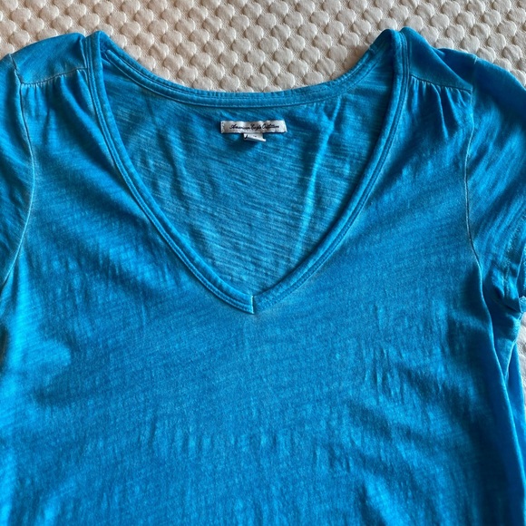 Bright Blue AE V-Neck Tshirt - Picture 4 of 4